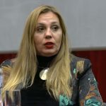 Али